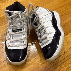 Retro Jordan with black patent leather. Worn but good condition.